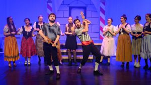 Full cast of The Gondoliers