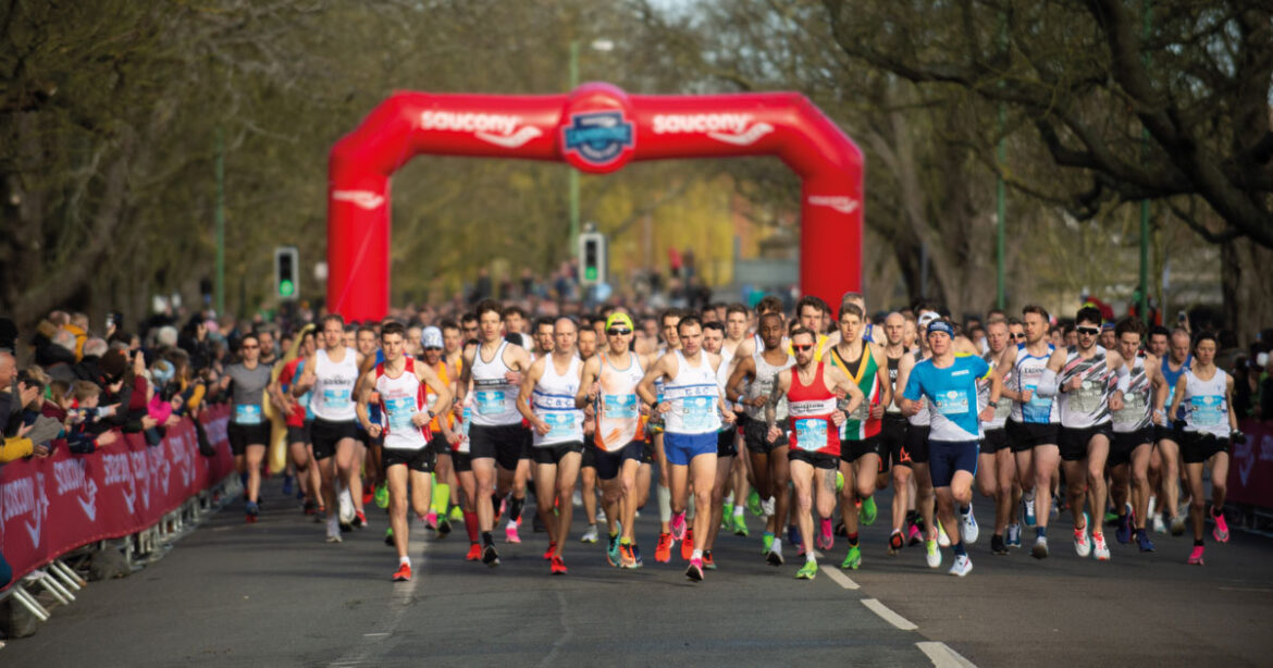 People running the Cambridge Half Marathon